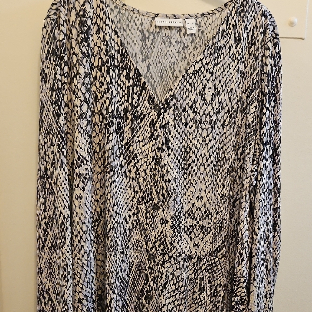 Susan Graver Black and White Snake Print Top
